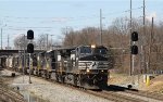 NS 9428 splits the signals at Hoskins with train 128